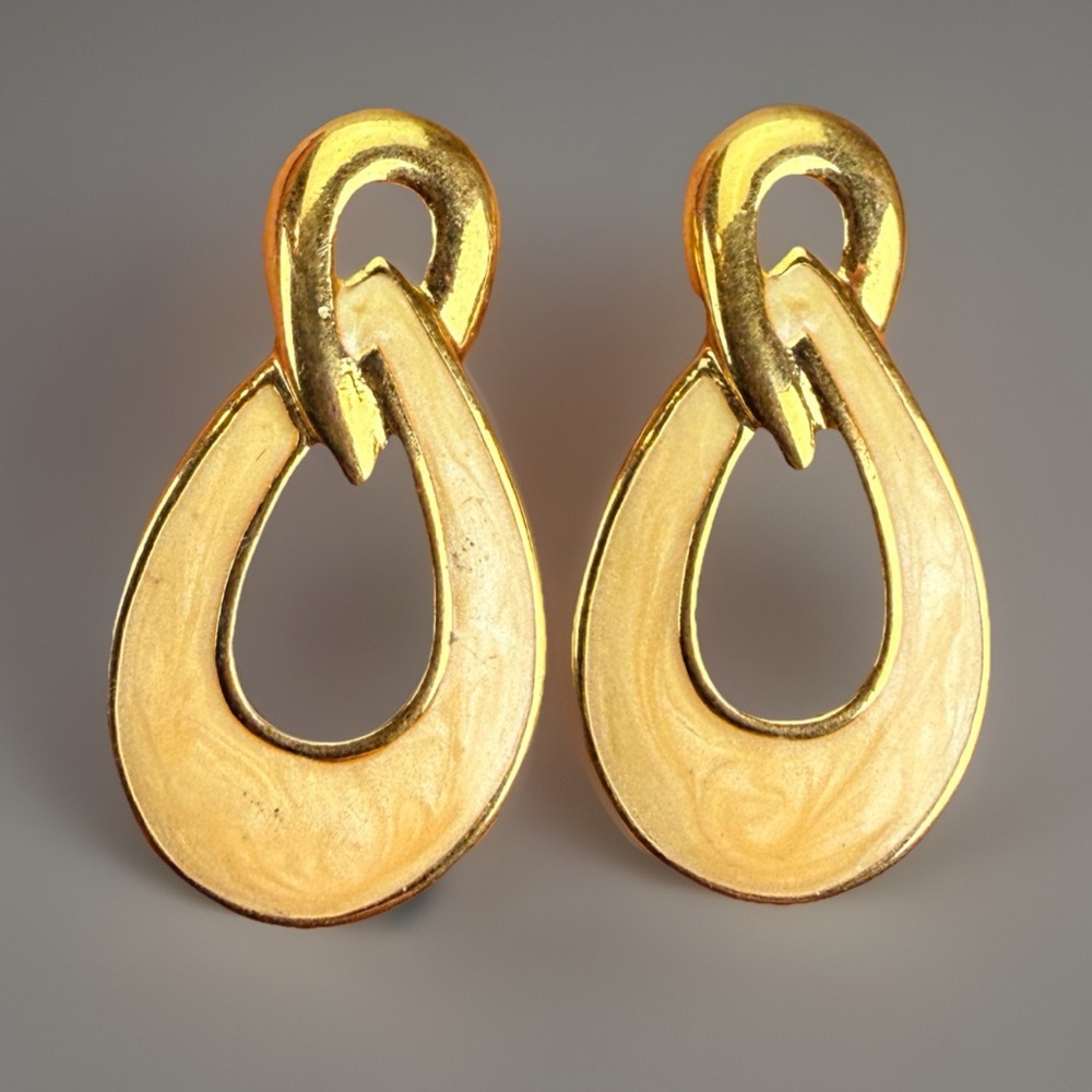 Vintage goldtone, cream enamel costume earrings pierced